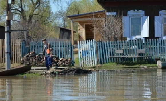 Паводок дошел до Барнаула: микрорайон Затон начало подтапливать
