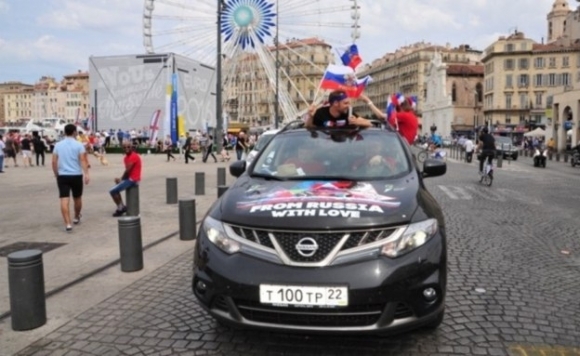 Барнаульцы проехали 7000 км на своем автомобиле на матч сборной в Марсель