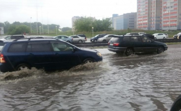 Реки на улицах Барнаула, а дождь всё не прекращается