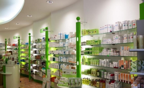 В Госдуме хотят, чтобы на АЗС обязательно были аптеки