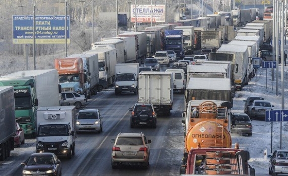 В Госдуме одобрили поправки в проект об отмене транспортного налога для 12-тонников