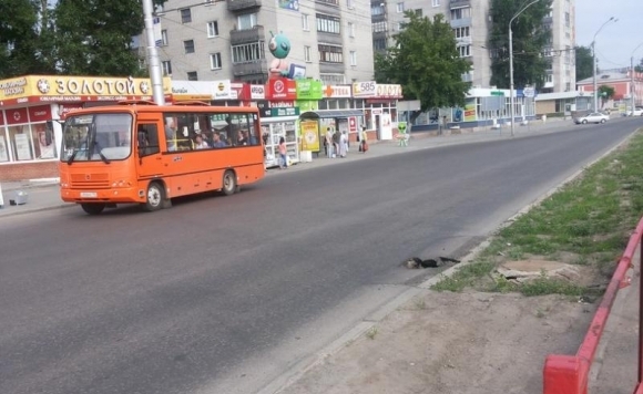 В Барнауле снова проваливается асфальт