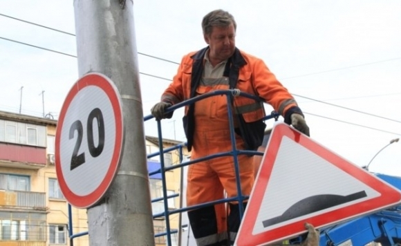 Почти две тысячи дорожных знаков установят в Барнауле до 2020 года