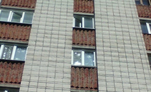 На Юрина ребенок выпал из окна многоэтажки