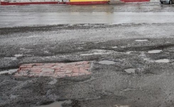 Прокуратура требует от властей Барнаула ускорить ремонт городских дорог
