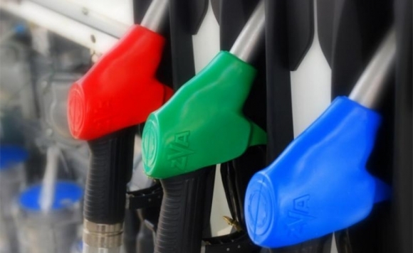 Стоимость бензина в России перестала зависеть от цен на нефть