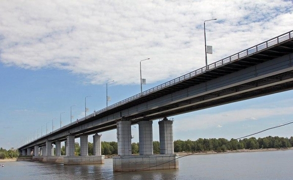 Мост через Обь в Барнауле ремонтируют по новым технологиям