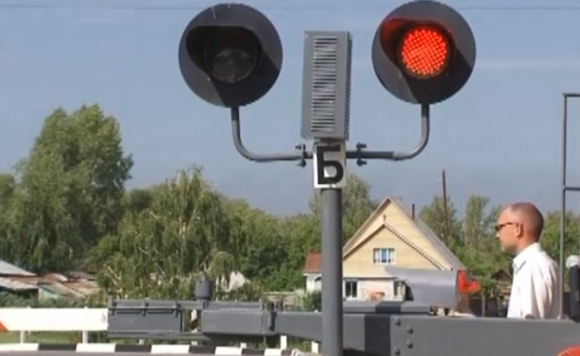 Гос­ав­то­ин­спек­ция при­зы­ва­ет во­ди­те­лей быть вни­ма­тель­нее на железнодорожных переездах