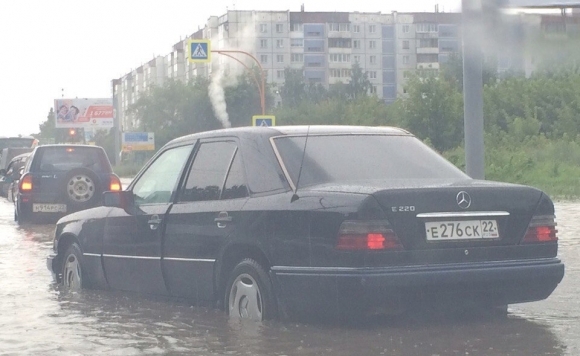 Очередной ливень в Барнауле обернулся потопом