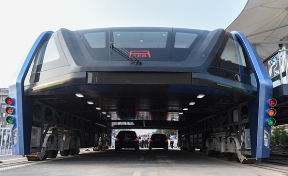 Первый портальный автобус был испытан в Китае