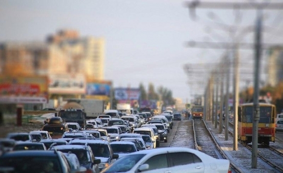 Барнаул может не выдержать избытка автомобилей - эксперт