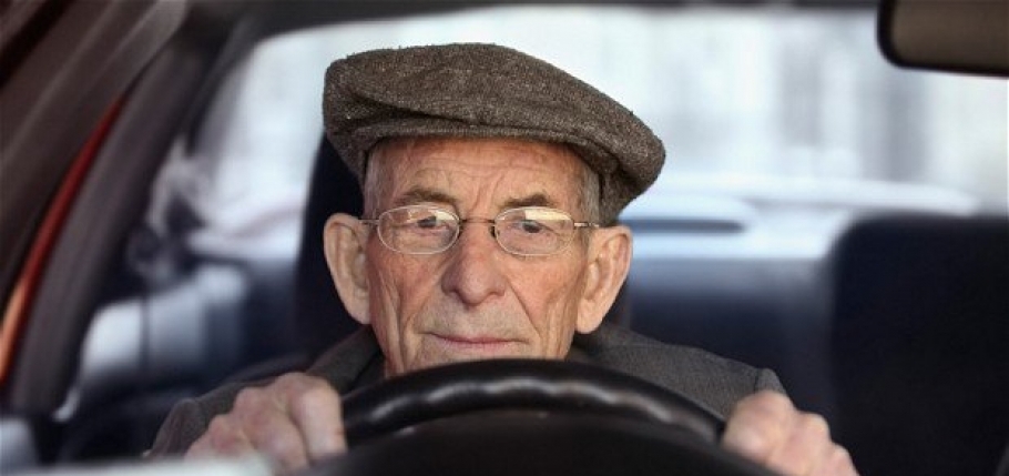 Ученые опровергли «опасность» пожилых водителей
