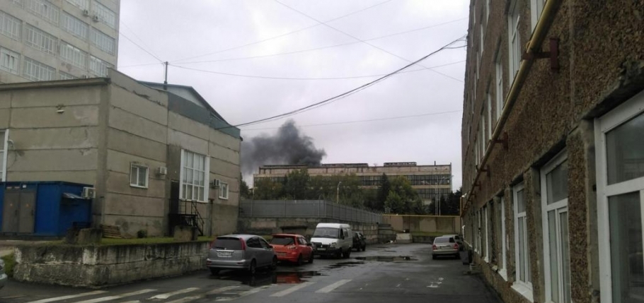 Утром 14 сентября в заброшенном здании Барнаула произошло возгорание