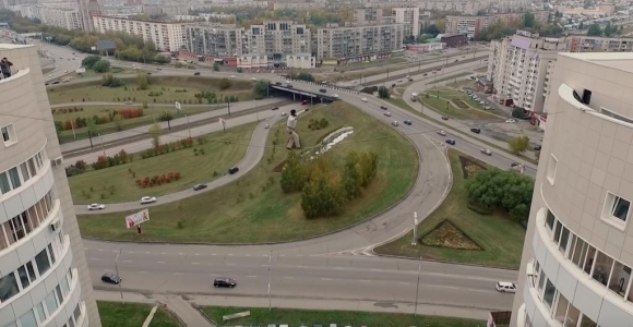 Видео. Хайлайн между 16-ти этажными зданиями в Барнауле