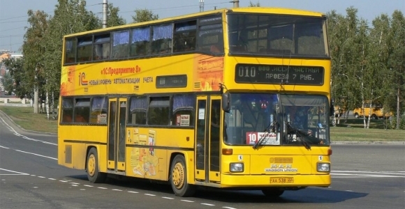 Двухэтажный желтый автобус из Барнаула выкупил петербуржец