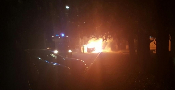 Автомобиль загорелся вечером 6-го октября в Барнауле