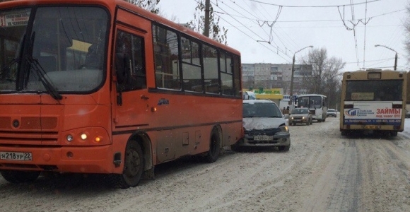 Авария на улице Юрина