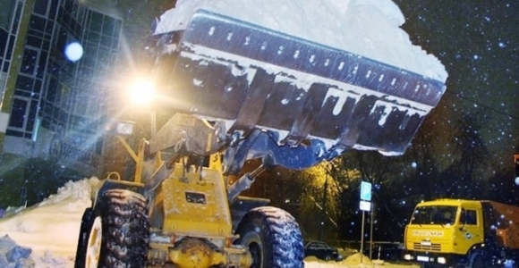 Почти четыре тысячи тонн снега вывезли с дорог Барнаула за ночь