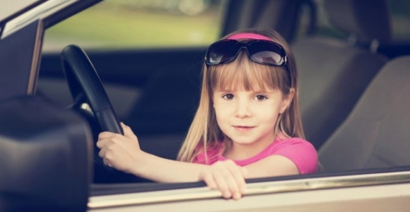За оставление ребёнка в машине лишать прав не будут