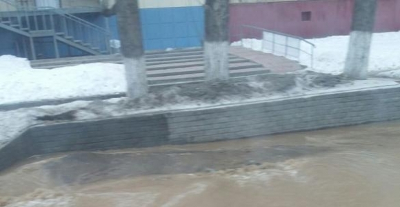 На улице Юрина случился потоп