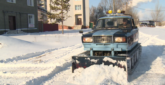 Барнаулец сделал снегоуборочную машину из «Жигулей»
