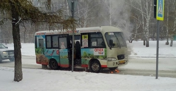 В Барнауле загорелась маршрутка