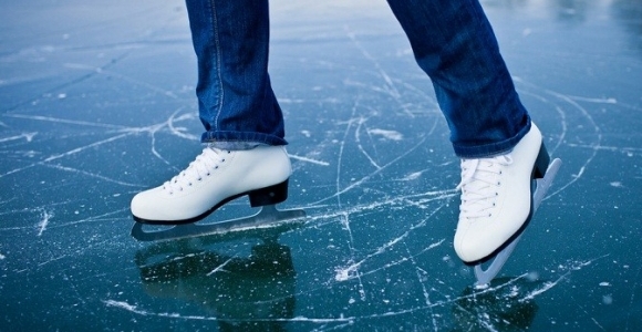 Встречаем зиму: где барнаульцам покататься на коньках?