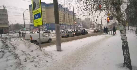 Авария на пересечении улиц Малахова и Советской Армии