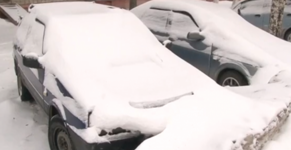Что коммунальщики могут сделать с автомобилями во дворах, которые мешают чистить снег?