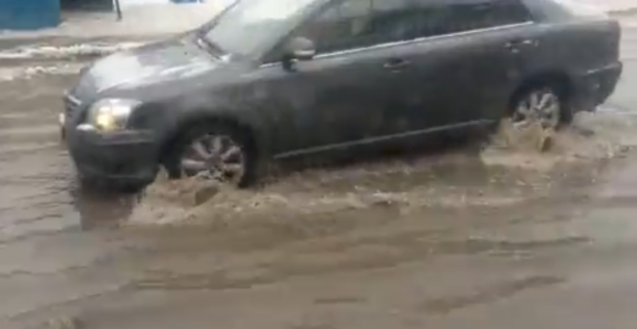 На улице Эмилии Алексеевой потоп