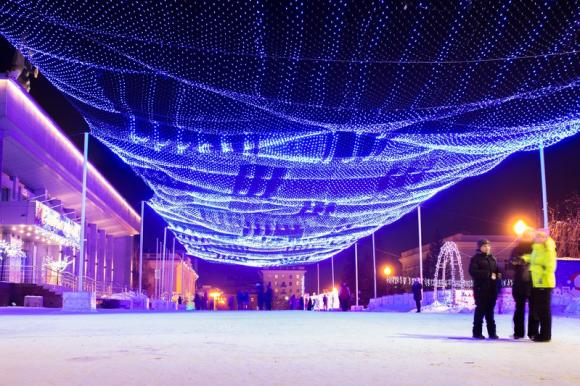 Как украсили площадь Сахарова в Барнауле к Новому году