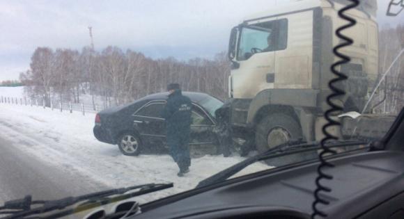 Лобовое столкновение произошло на трассе Барнаул - Бийск