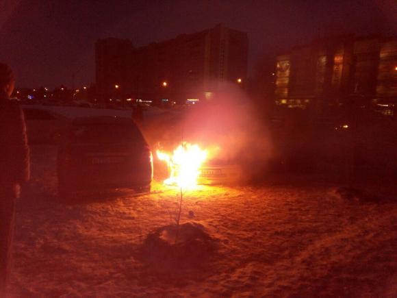 Утром 5 января в Барнауле загорелся автомобиль