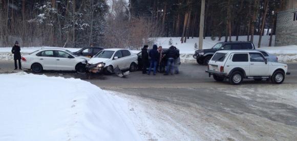 Массовая авария произошла на Змеиногорском тракте