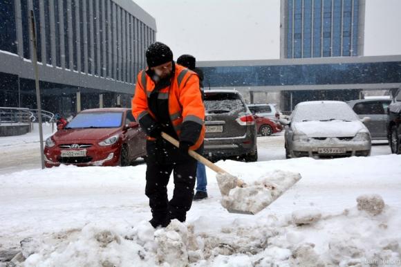 Дорожники Барнаула начнут очищать городские тротуары от снега