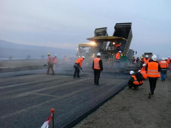 Барнаульцам предлагают принять участие в ремонте дорог