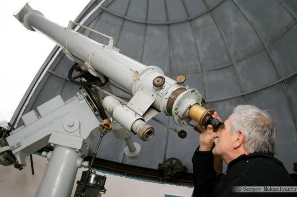 Барнаульцев приглашают  понаблюдать в телескоп за Луной и Марсом