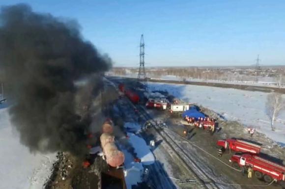 В Барнауле на учениях тушили поезд и устроили пенную атаку