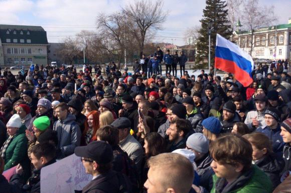 В Барнауле на пл. Свободы прошел несанкционированный митинг