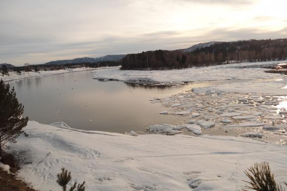 Алтайский ЦГМС: на двух реках начался ледоход