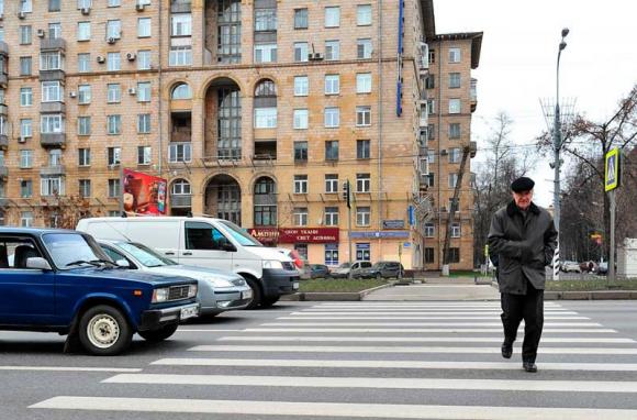 ГИБДД попросили разъяснить, как правильно штрафовать за непропуск пешеходов