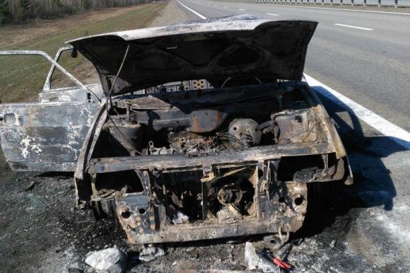 На трассе под Барнаулом ночью сгорел автомобиль