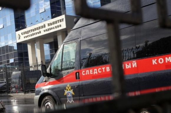 В Екатеринбурге на оживленной улице мужчина жестокого избил сына