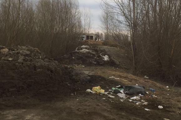 Житель Барнаула обнаружил километровое мусорное поле (фото)