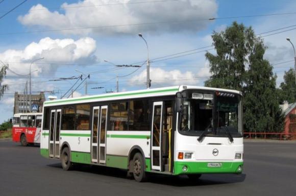 В автобусах садоводческих маршрутов Барнаула ввели скидку на проезд