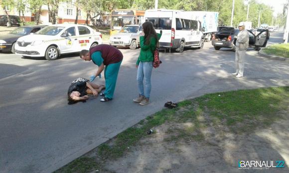 В Барнауле водитель сбил подростка на пешеходном переходе