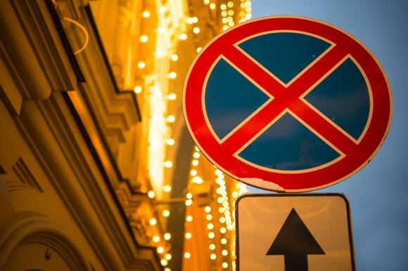 На двух улицах Барнаула установят знаки, запрещающие остановку и стоянку