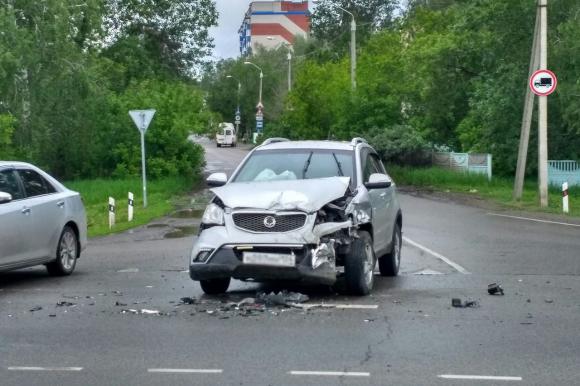 Три машины разбили автомобилисты утром 31 мая на улицах Барнаула