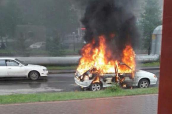 Автовладелец поджег свой авто, чтобы его не забрали судебные приставы