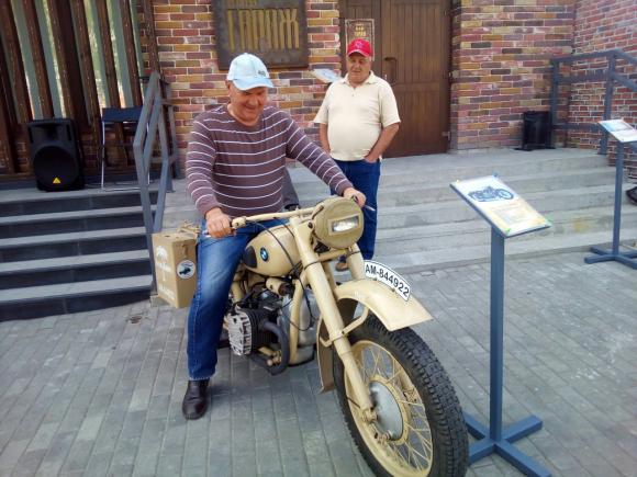 Барнаульский коллекционер устроил выставку ретромотоциклов под открытым небом (фото)